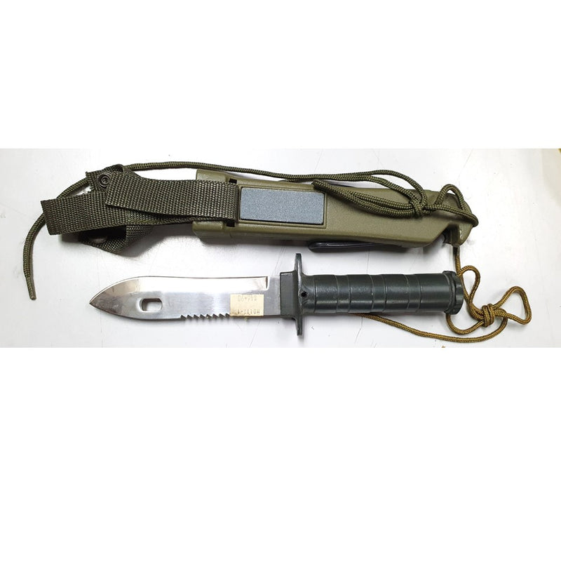 HUNTER KNIFE WITH BUILT-IN FLINT