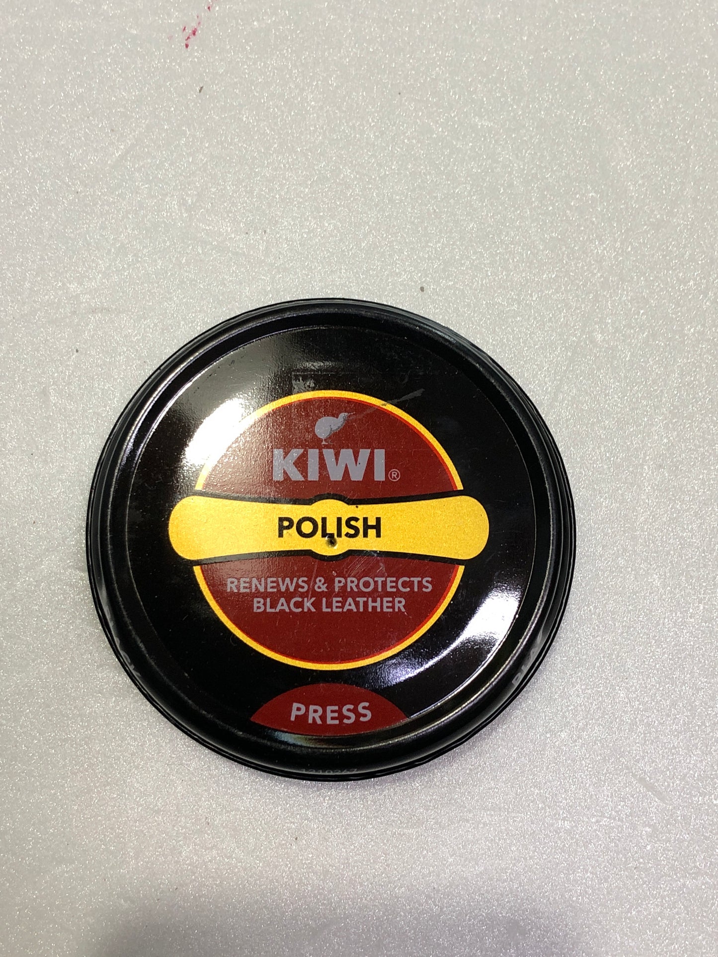 KIWI POLISH BLACK 40gm